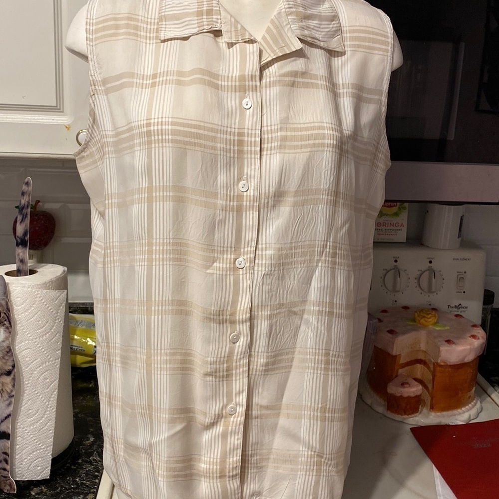 L womens Talbots casual sleeveless button front top 🔝 size 14.  EUC